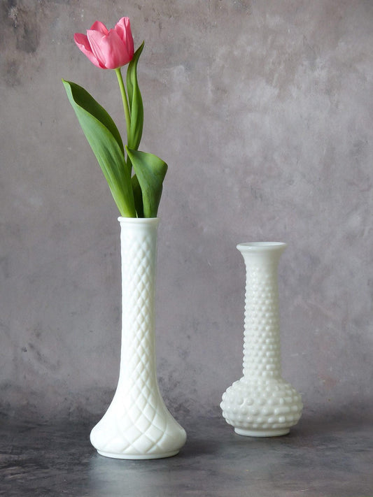 Le vase en verre de lait aux motifs DIAMOND, de Hoosier Glass
