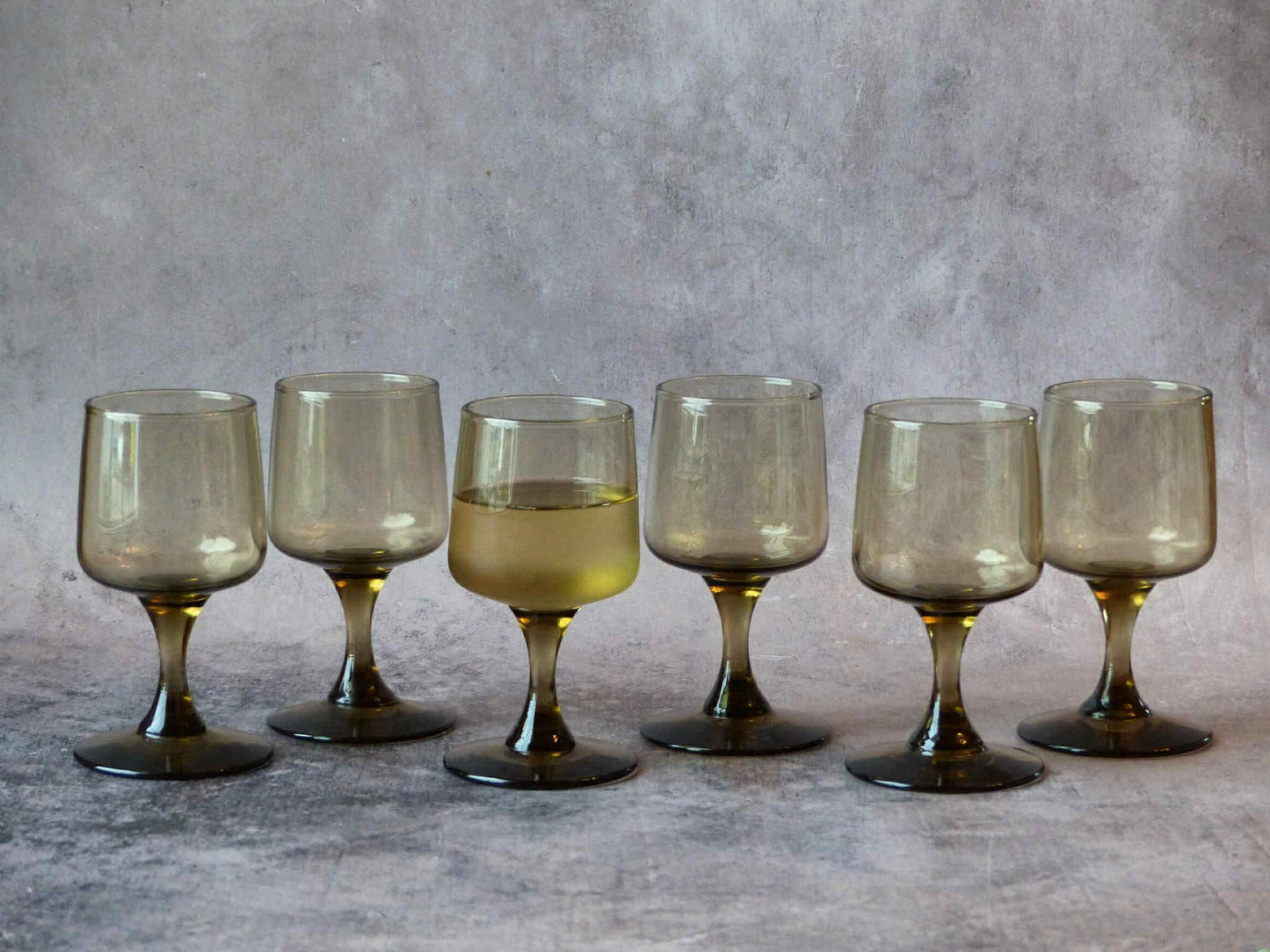 Ensemble de 6 verres à vin LIBBEY en verre fumé